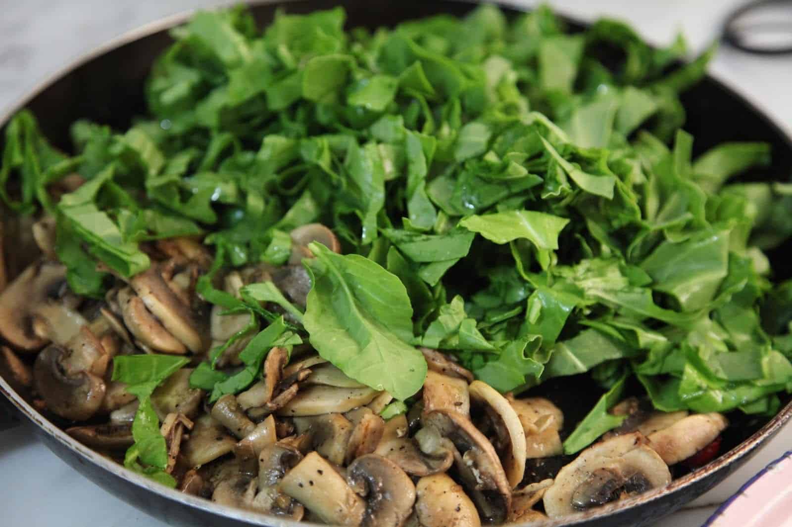 طريقة عمل سلطة سبانخ بأسهل وأسرع الخطوات