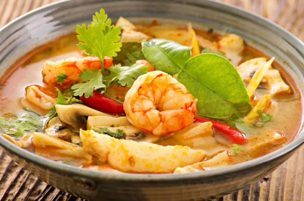 طريقة عمل شوربة توم يام التايلاندية