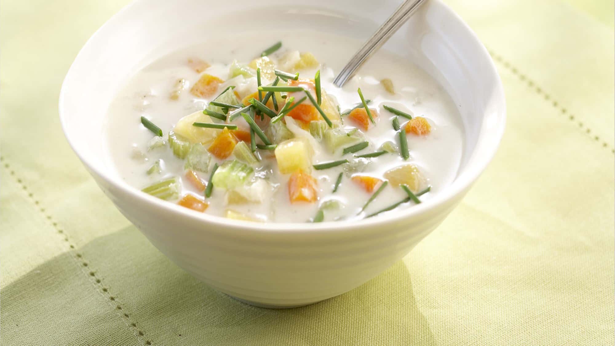 طريقة عمل شوربة السمك منال عالم
