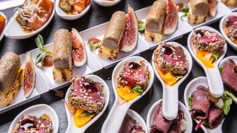 فن تزيين الأطباق بالأطعمة