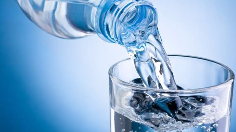 كم يشرب الإنسان من الماء يوميا