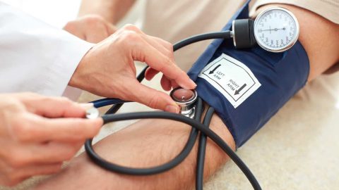 ارتفاع ضغط الدم المفاجئ اهم الاعراض والاسباب والعلاج