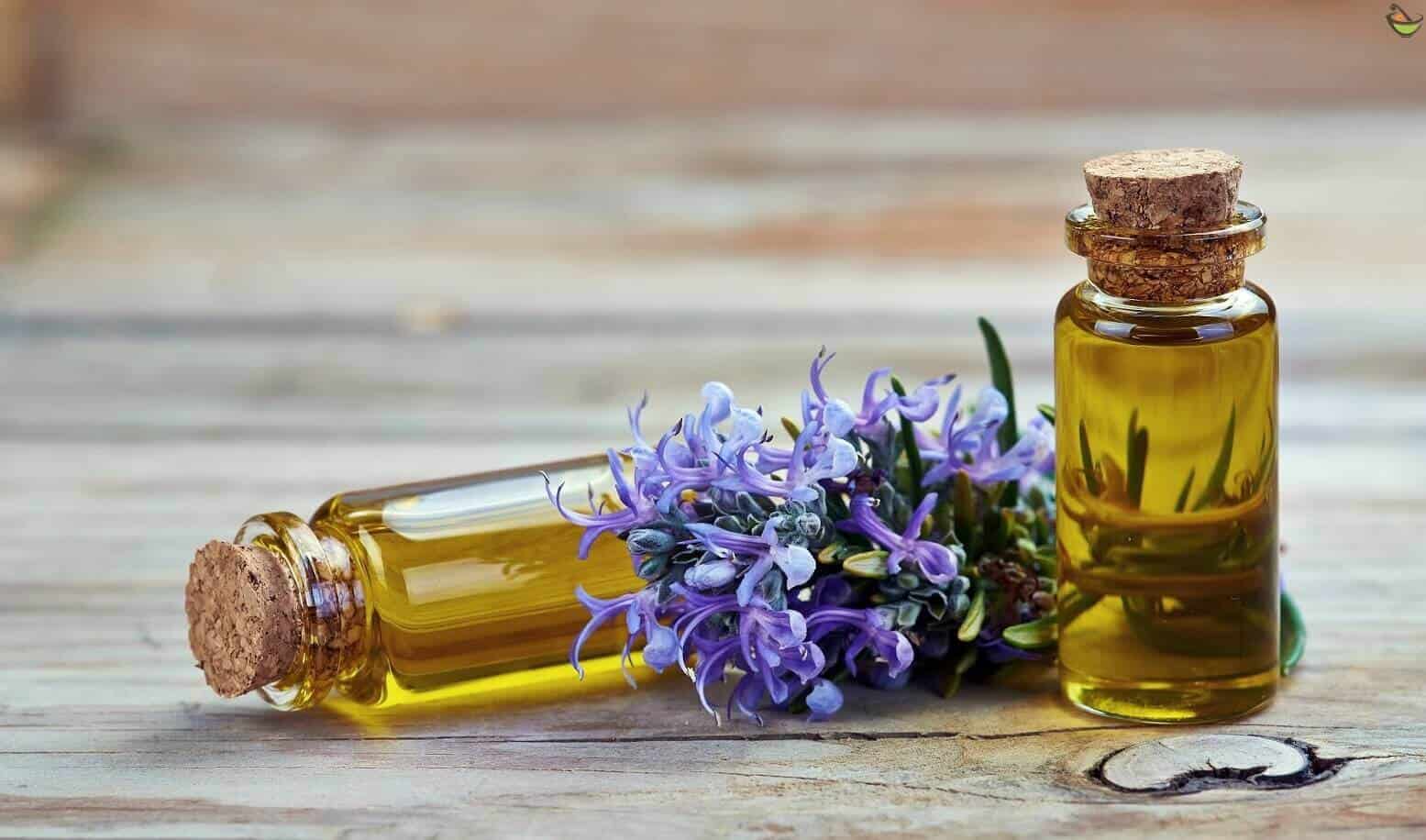 تدليك الظهر بالسمسم وزيت الزيتون لتخفيف الام الولادة