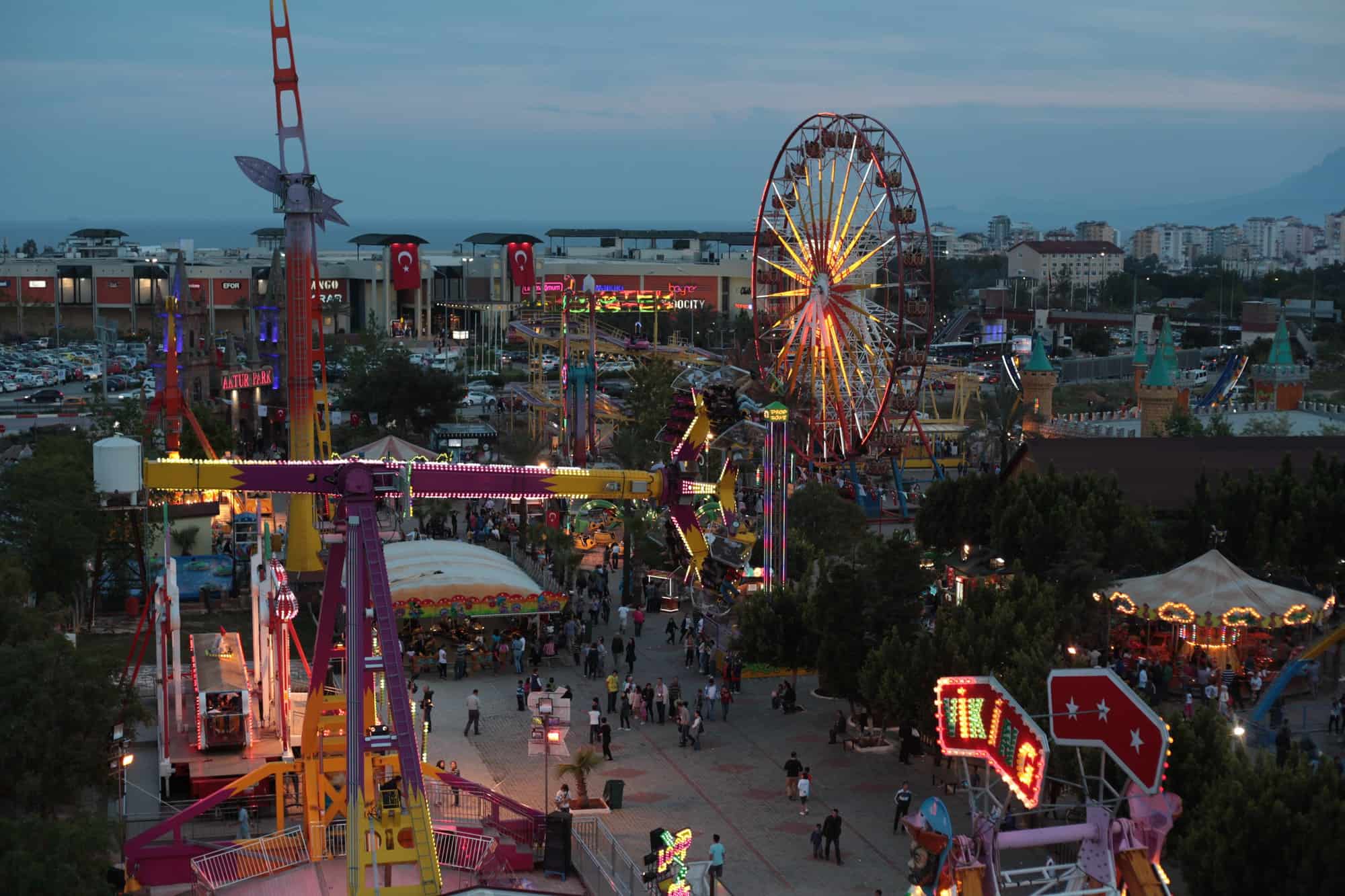 bostancı lunapark دليل ملاهي بوستانجي لونا بارك في اسطنبول