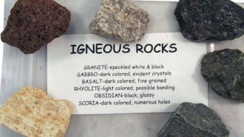 ما هي أنواع الصخور النارية ؟