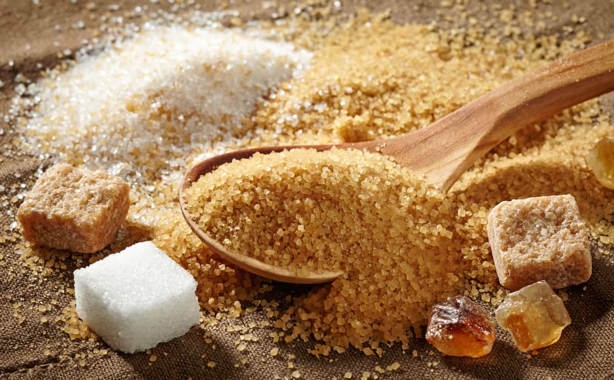 ما الفرق بين brown sugar vs white sugar ؟