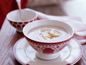 اللبن الدافئ مع العسل