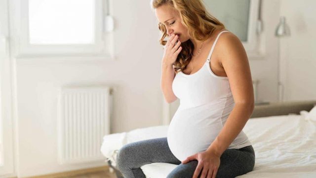 ما سبب وعلاج حرقة المعدة عند الحمل شهر التاسع ؟