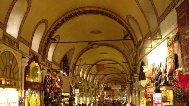 سوق بيازيت للجملة في إسطنبول