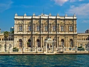 قصر دولما بهجة