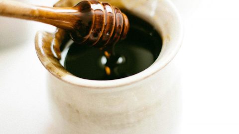 السعرات الحرارية في العسل الأسود