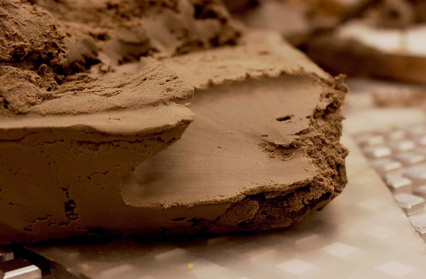 تفسير حلم ارض واسعة طين وماء يخرج منها