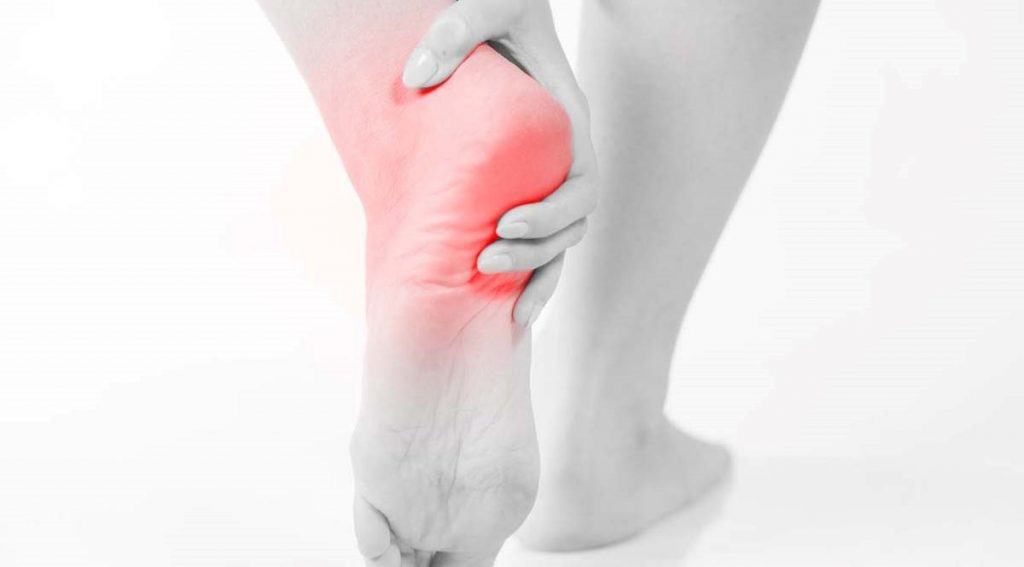 أعراض التواء الكاحل وعلاجه وكيفيه تشخيصه