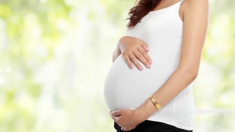 أضرار وتأثير الرضاعة أثناء الحمل
