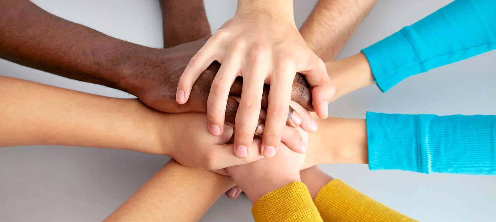 المؤسسات الخيرية في دولة الإمارات التي ترعى المساعدات الإنسانية للمحتاجين حول العالم