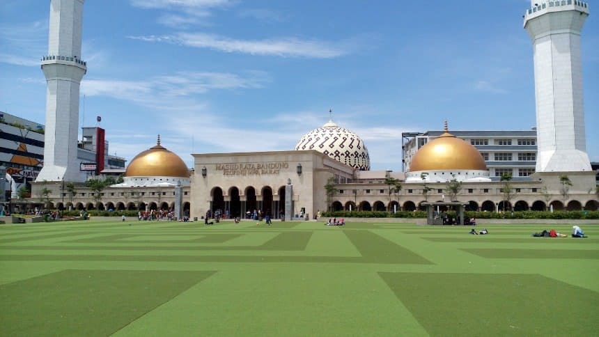المسجد والصومعة في الحلم