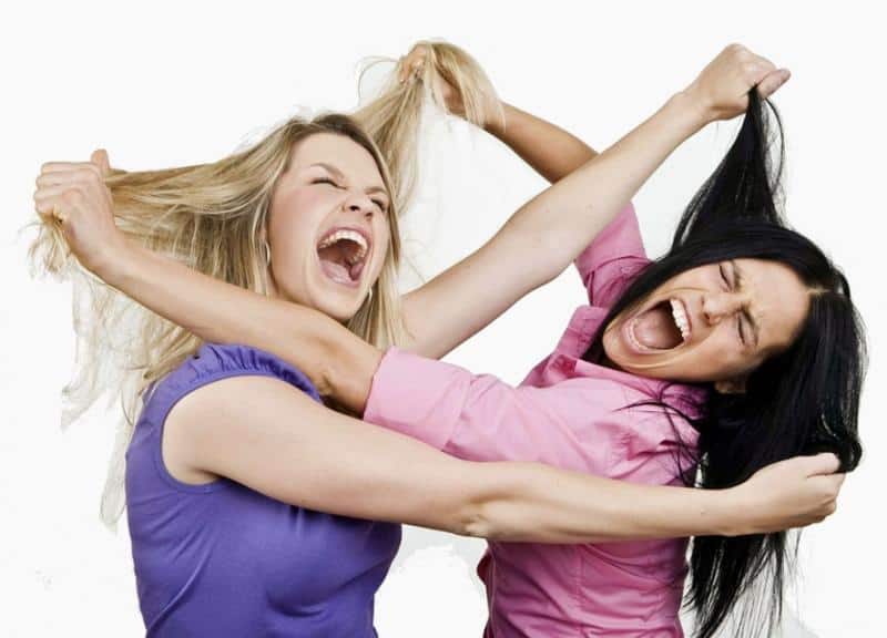 تفسير الشجار بالكلام في المنام للعزباء .. معنى تفسير الشجار في المنام للعزباء والرجل والحامل