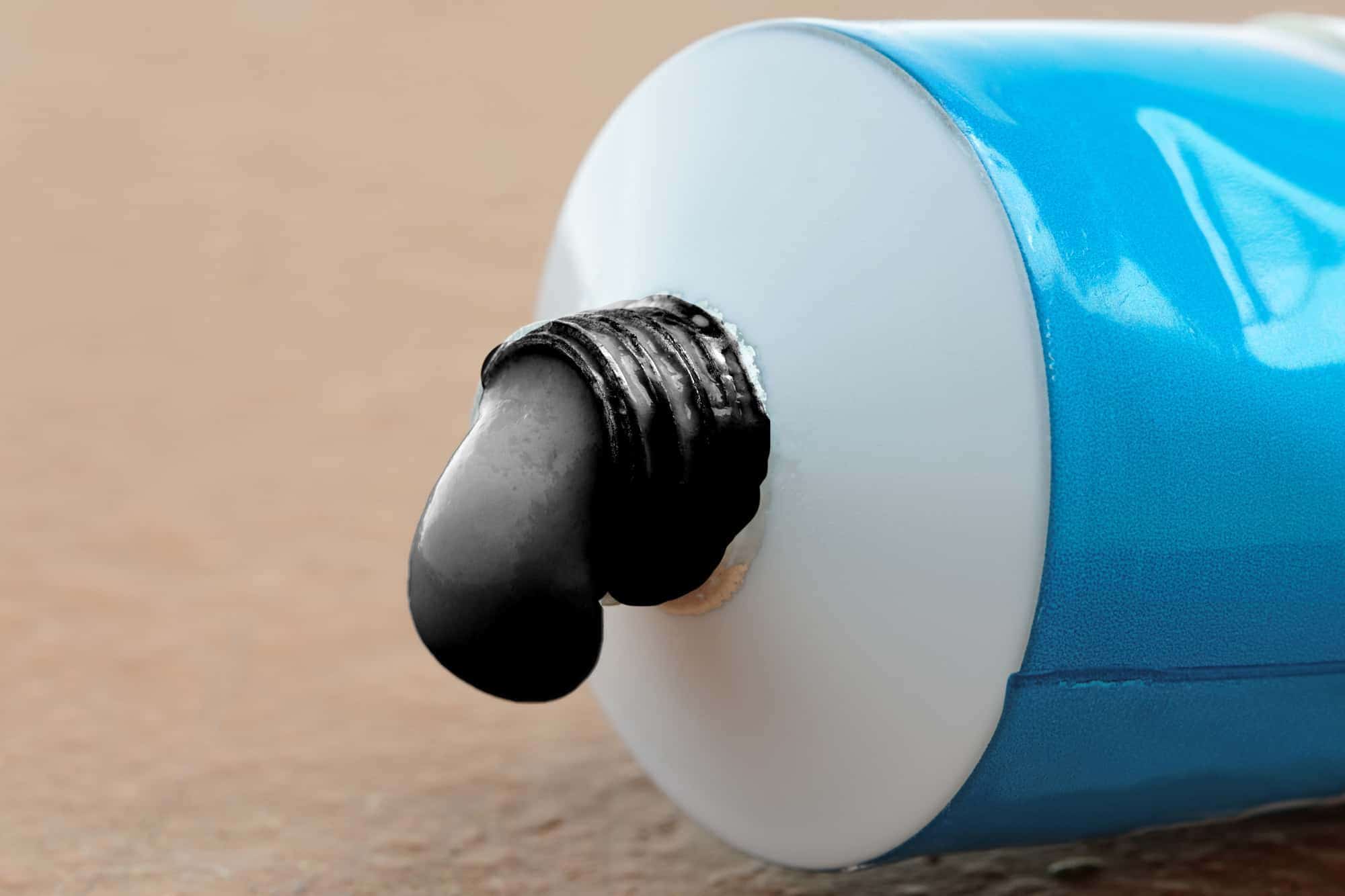 المرهم الأسود للحبوب والدمامل