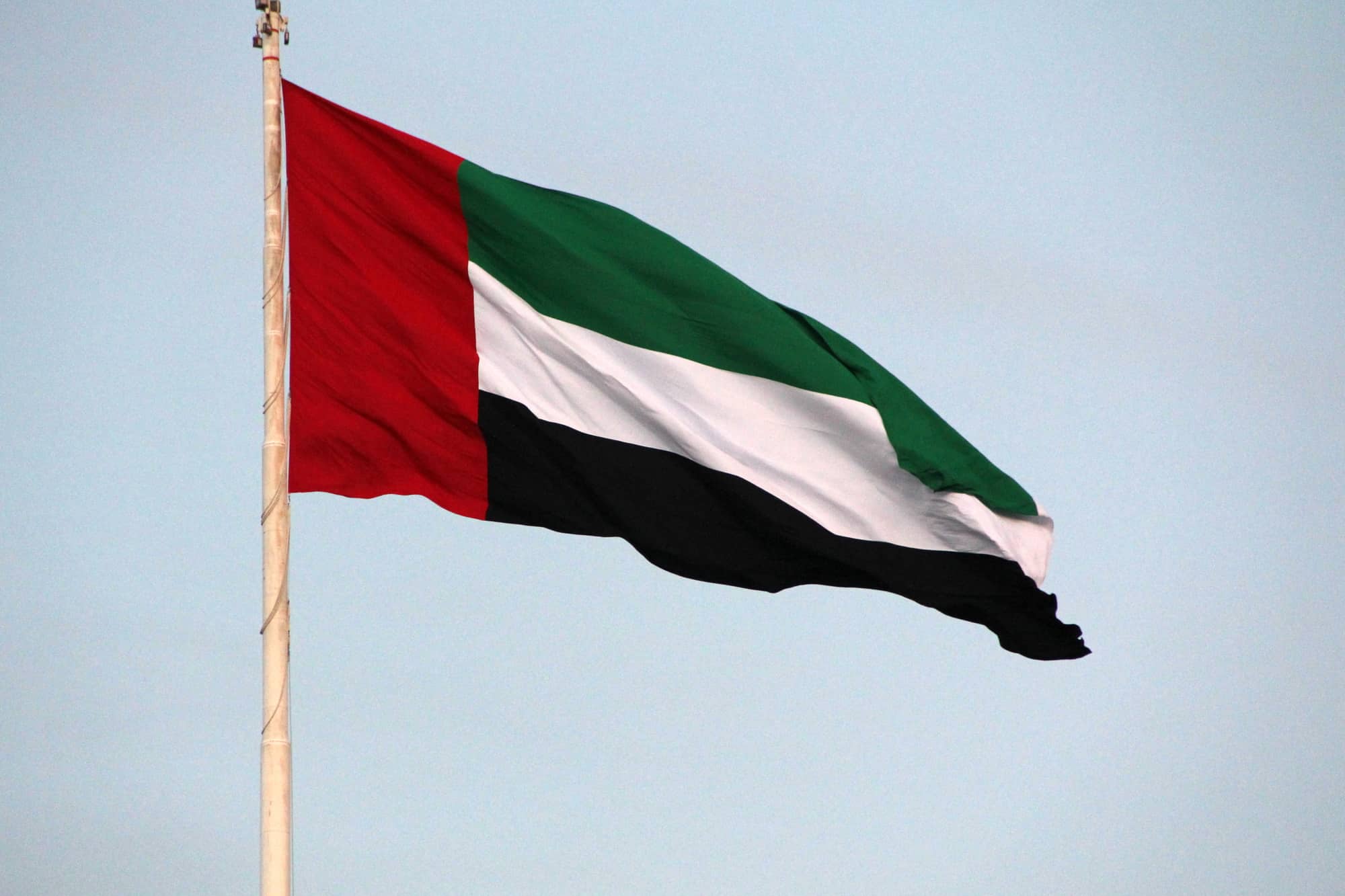 قرار دولة الإمارات بخصوص حجز جوازات السفر