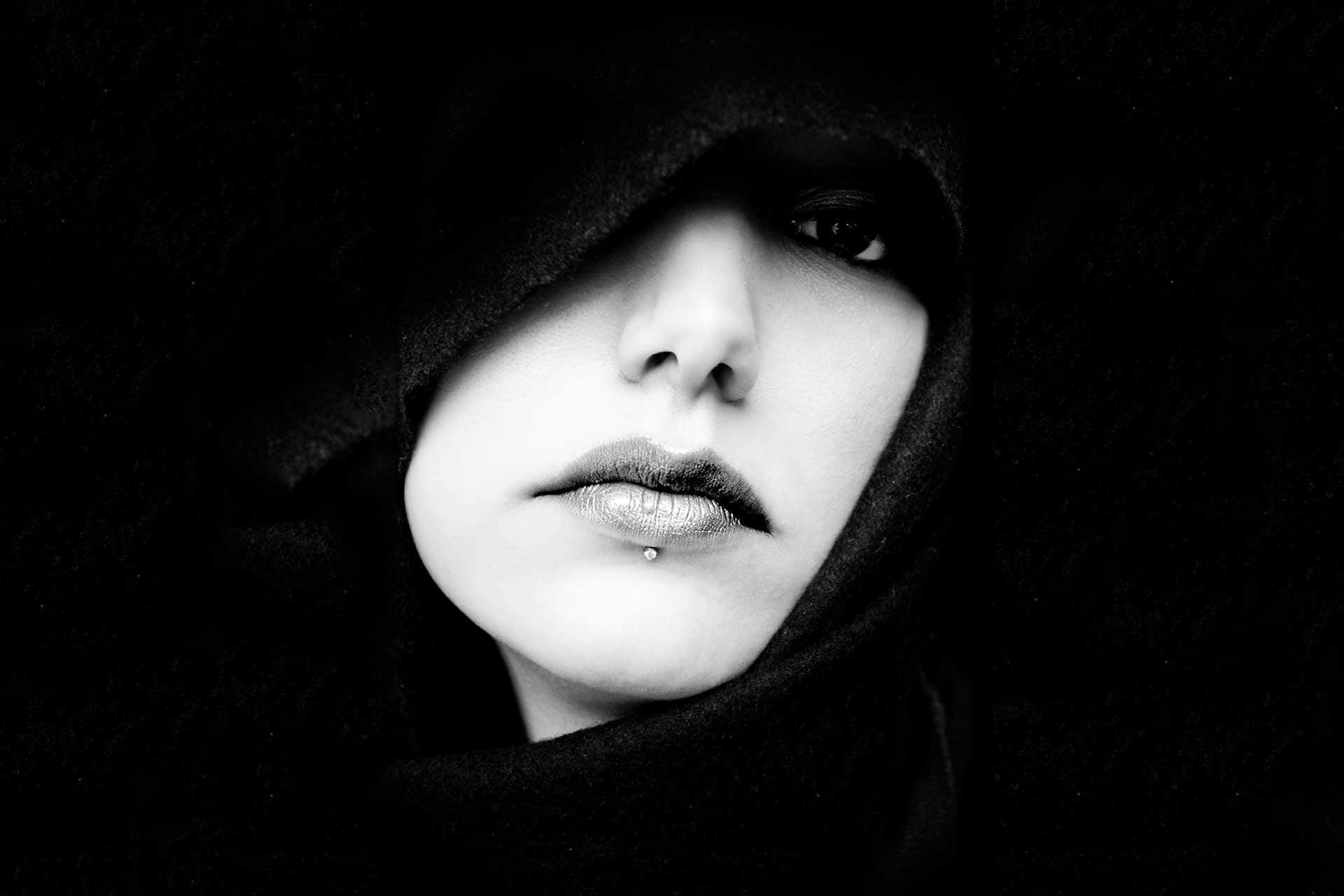 رؤية النساء المجهولات في المنام