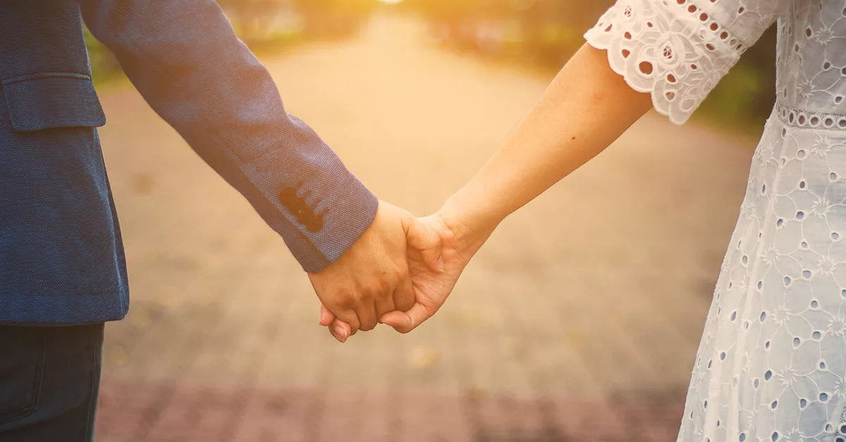 تفسير حلم مسك يد رجل للعزباء وهل هي خير أم شر