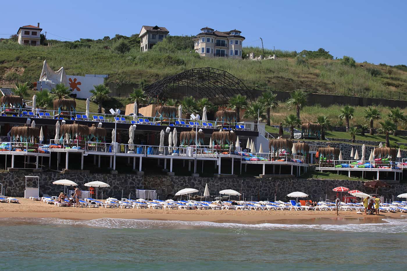 الشاطئ الشمسي