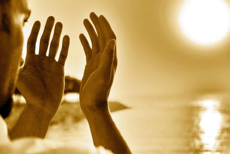 دعاء للمتوفي في قبره ويوم وفاته