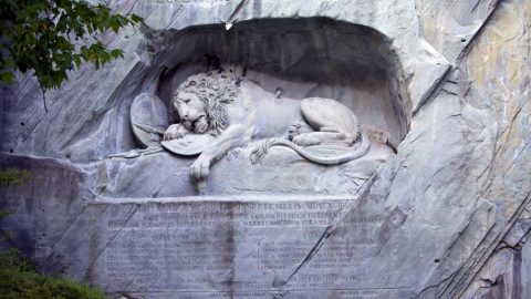 قصة تمثال الاسد النائم سويسرا لوزيرن