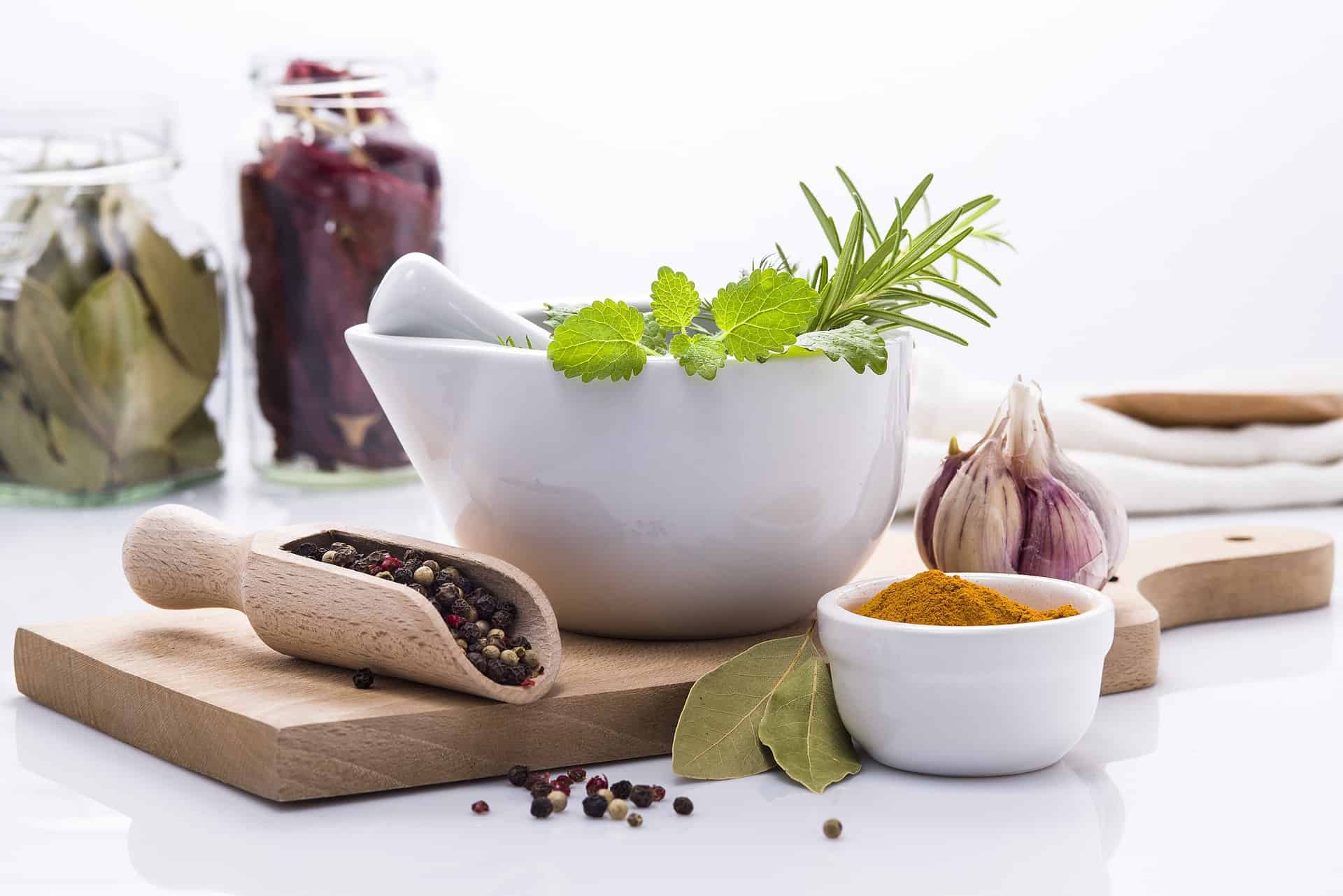 فوائد عشبة عباءة السيدة وطريقه استخدامها