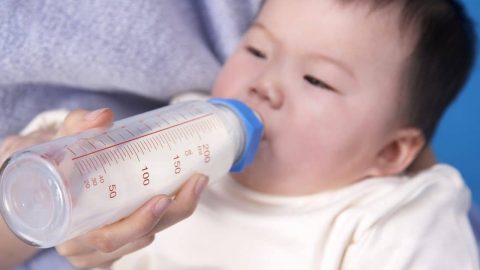 علاج الإسهال عند الرضع بعمر الشهرين