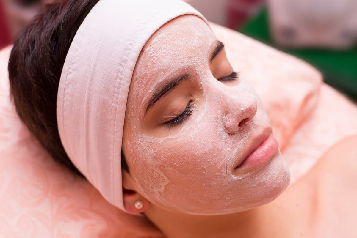 خلطات لتبييض الوجه الدهني