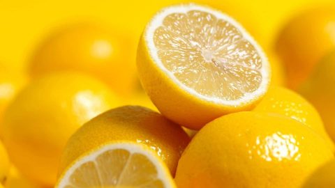 تجارب الليمون للبشرة الدهنية