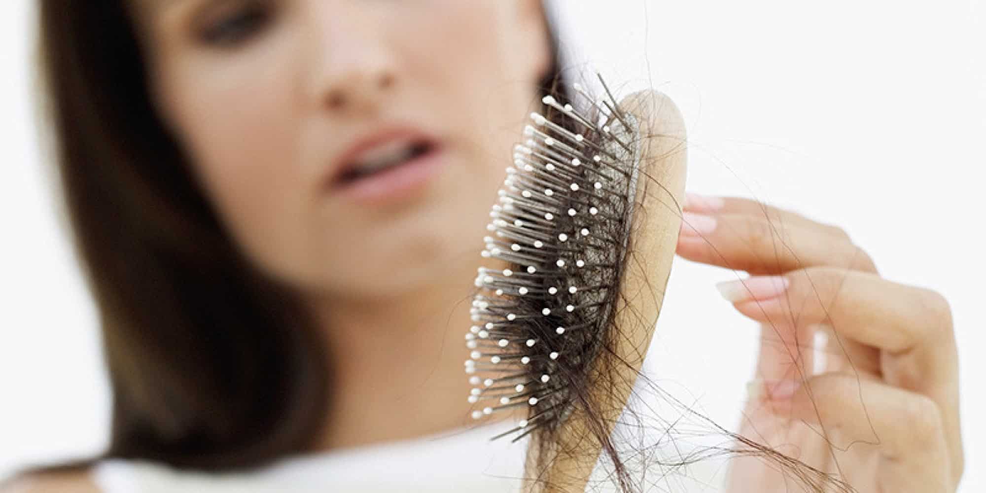 هل نقص فيتامين b 12 يسبب تساقط الشعر