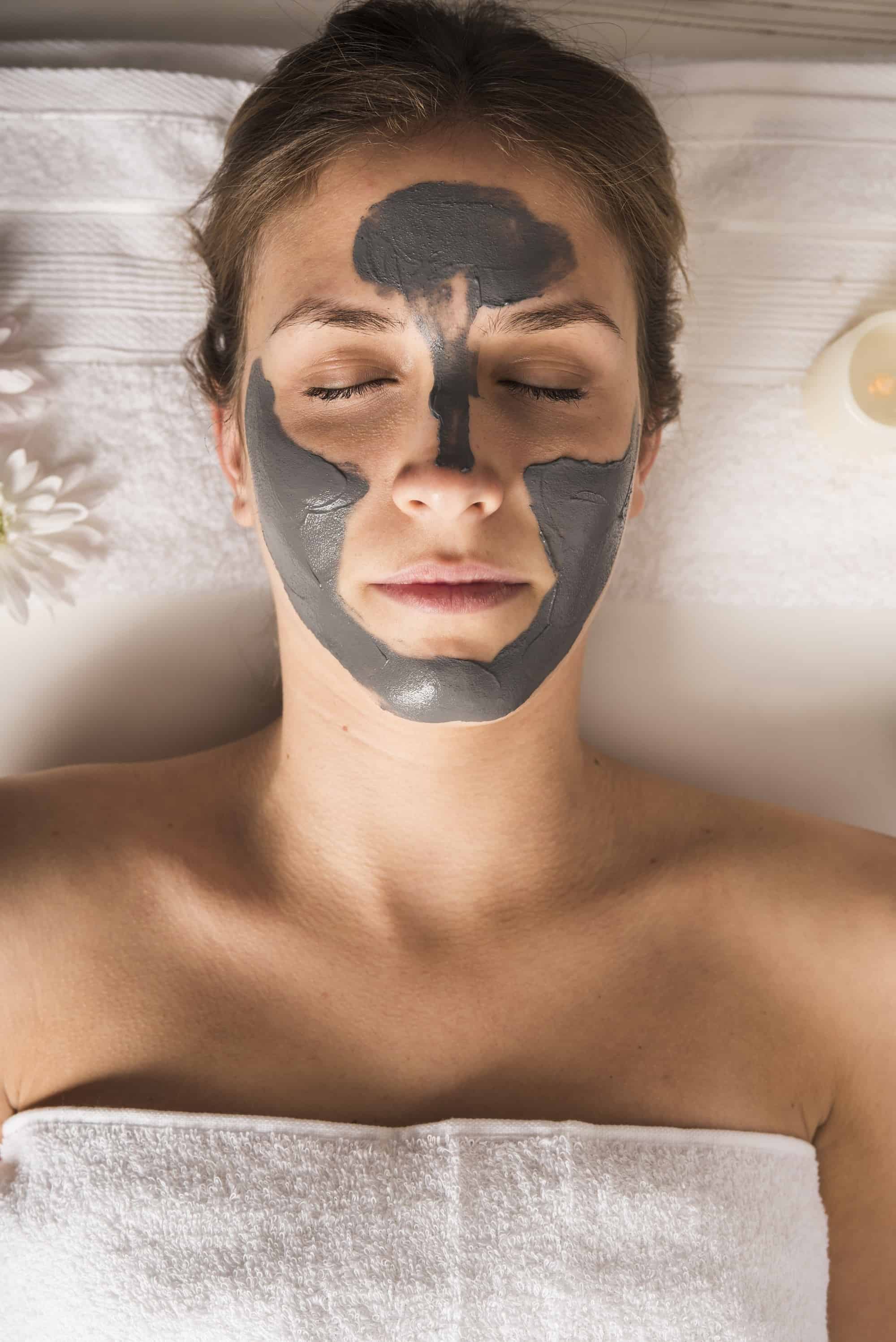 فوائد وطريقة طين هندى لعلاج البشرة من ازتيك سيكريت