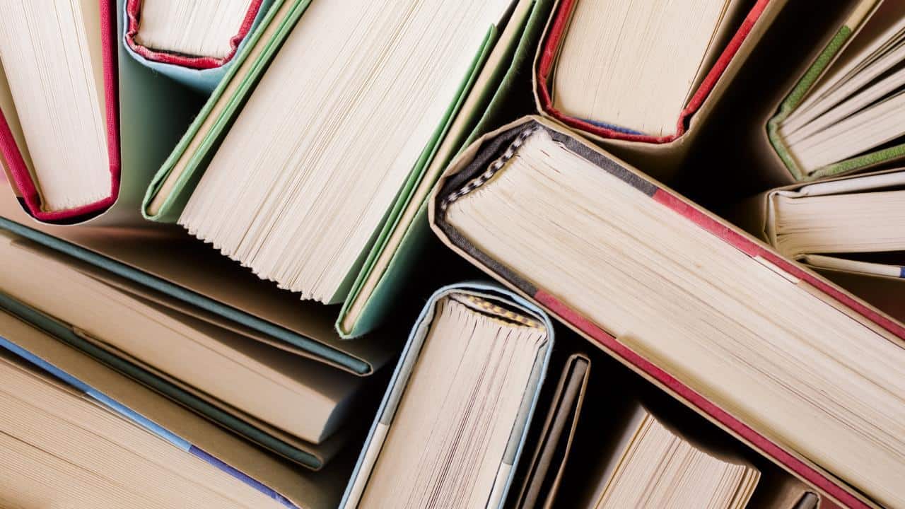 عد الى المختارات الشعرية في ملحق كتاب المادة العلمية