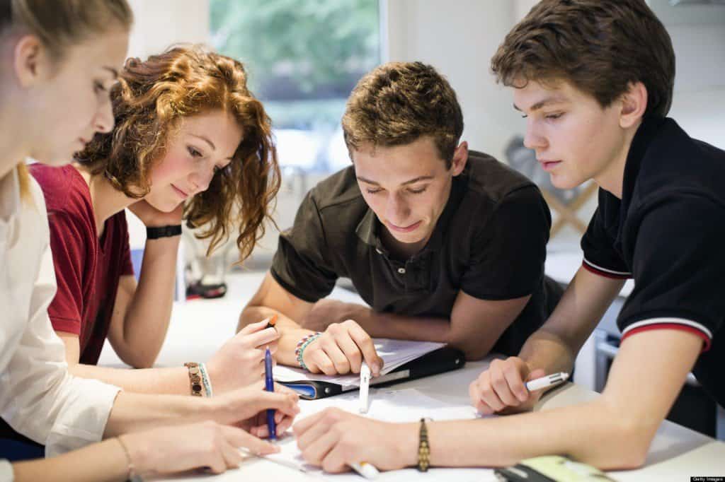 مطوية عن خصائص النمو للمرحلة الثانوية (نشرة ارشادية عن خصائص النمو)