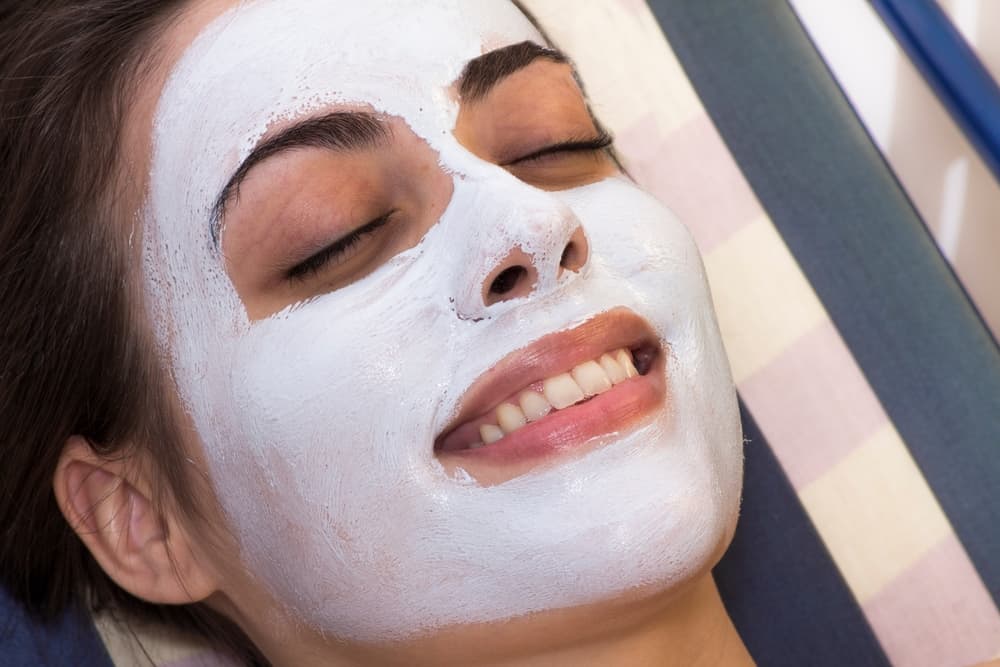 أفضل وصفات مقشرات طبيعية مجربة سريعة المفعول