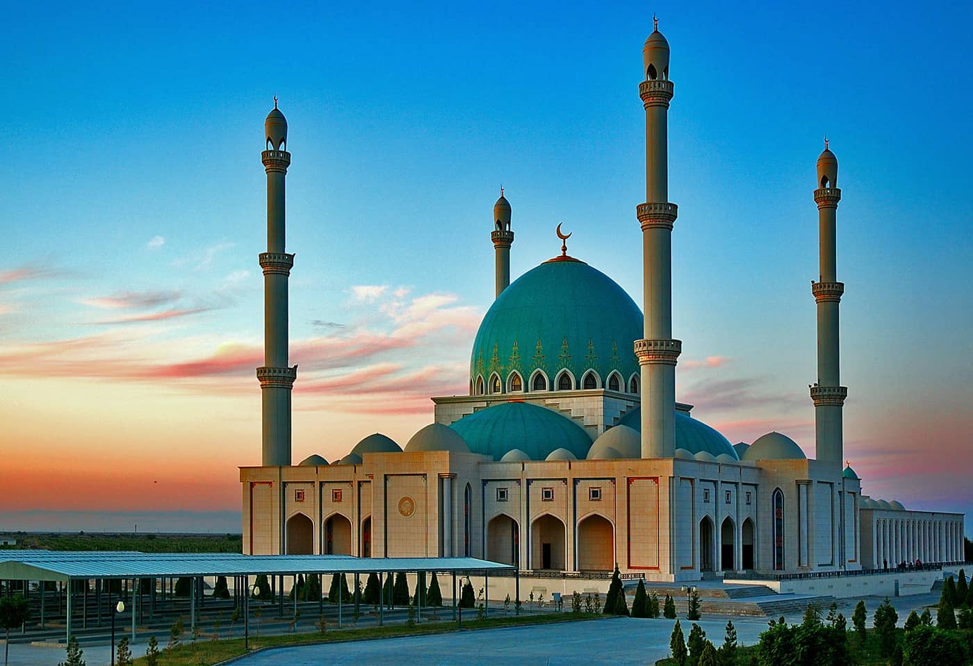 من اول من اذن في السماء