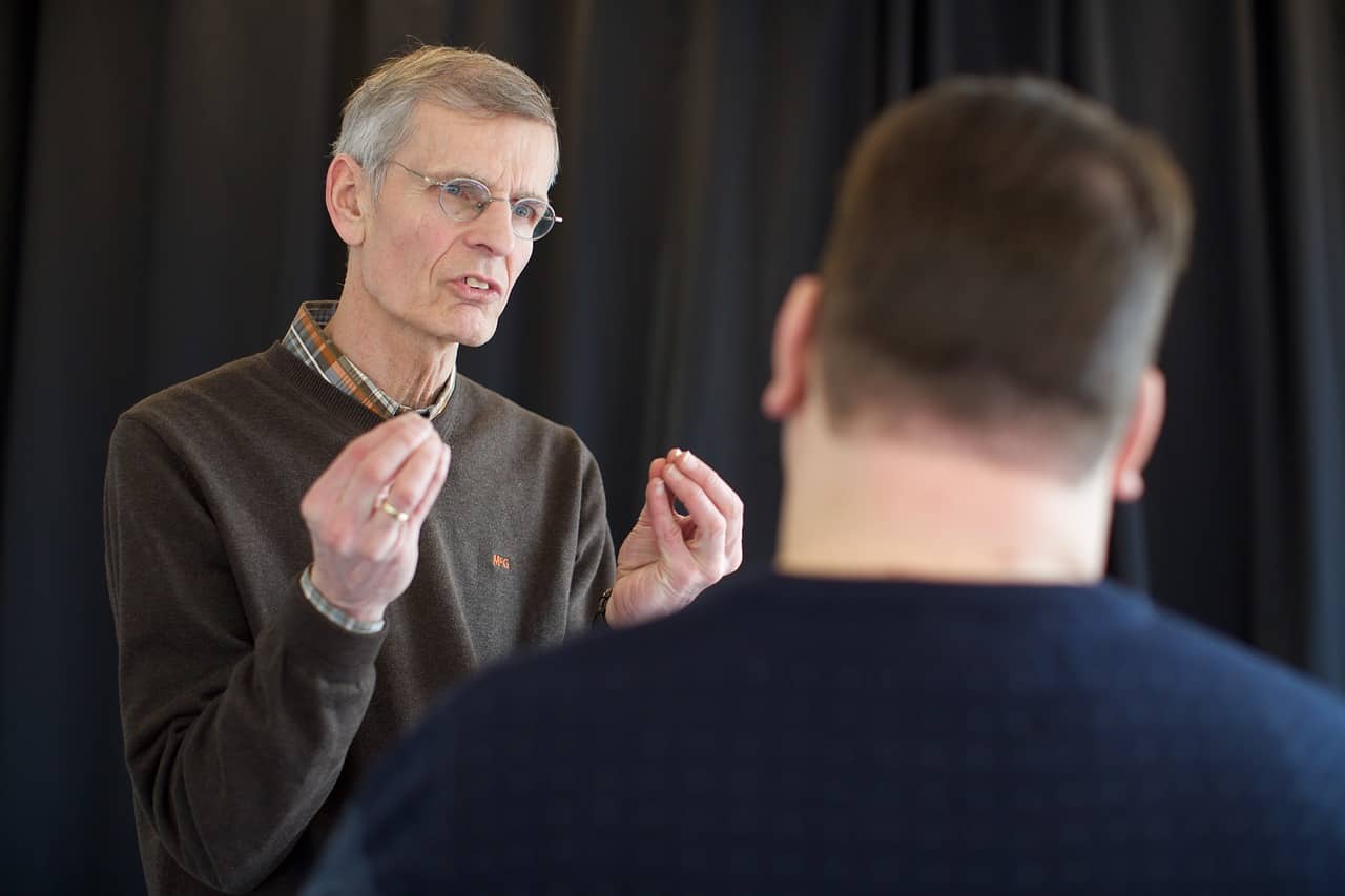 كيفية نقل الاخبار السيئة بأقل تأثير وتعب