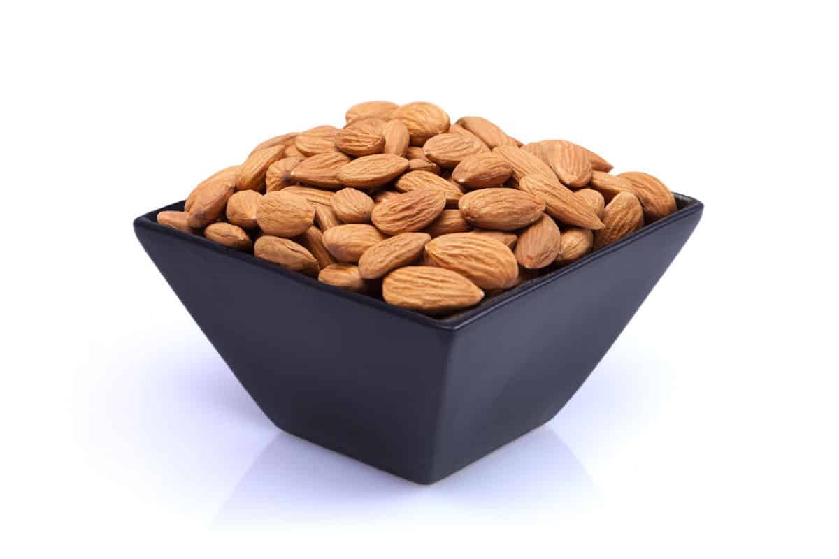 تجارب رجيم اللوز النيء وطريقه تحضيره