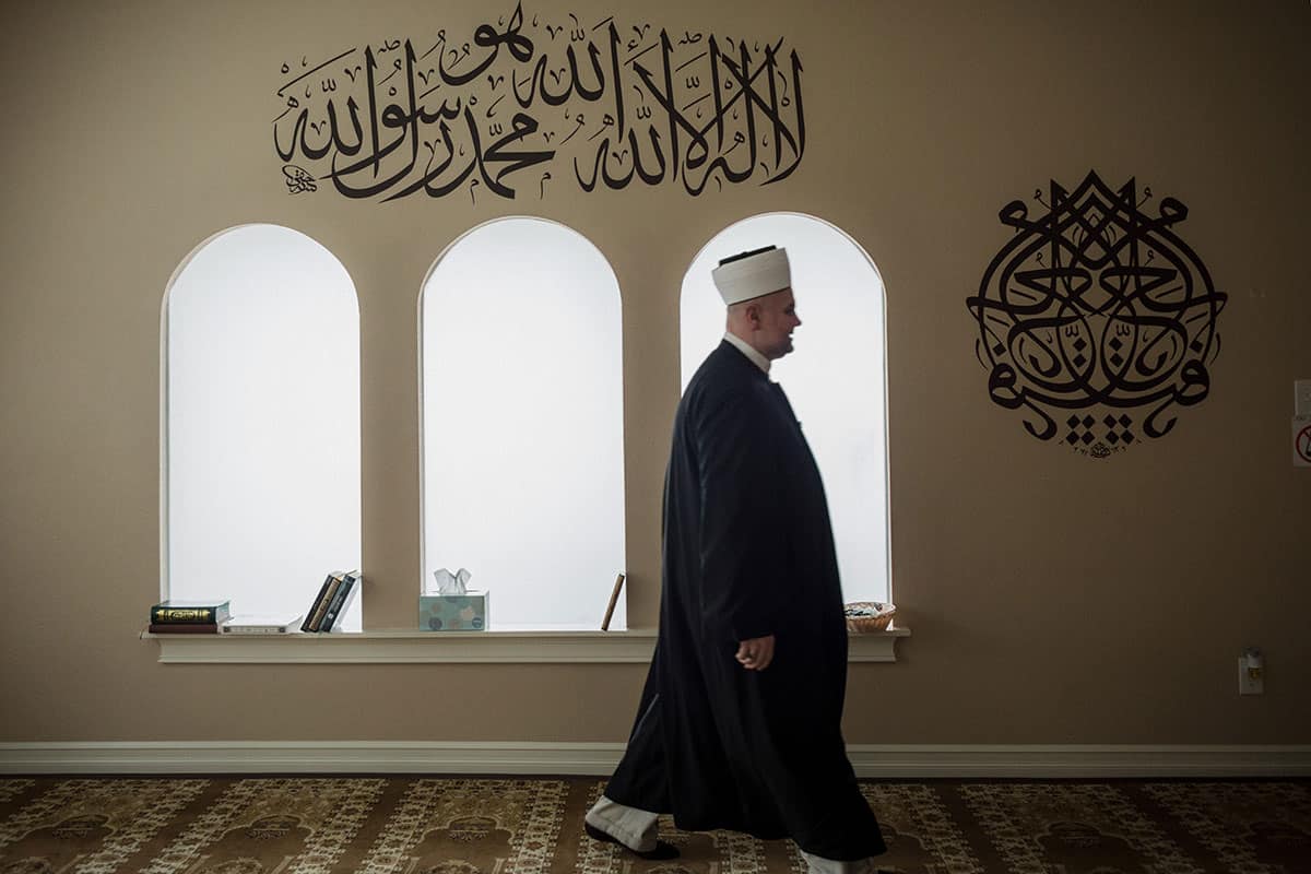 ماصفات الآلهة الباطلة