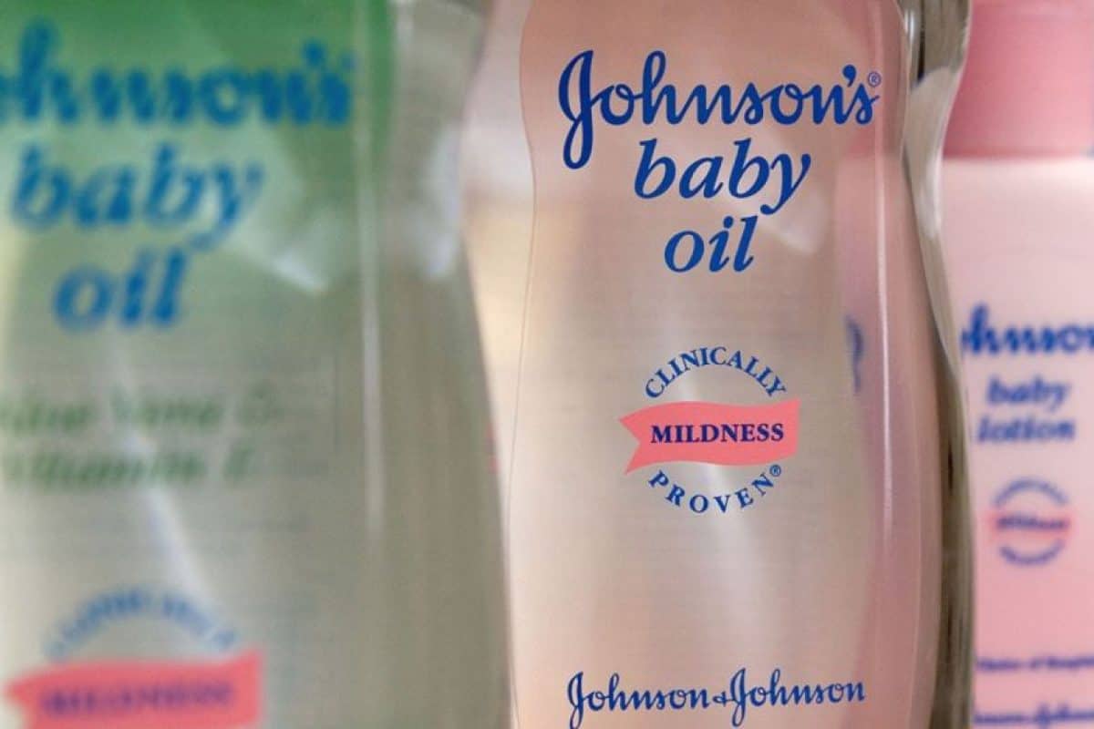 طريقة زيت جونسون لتبيض الاماكن الحساسه