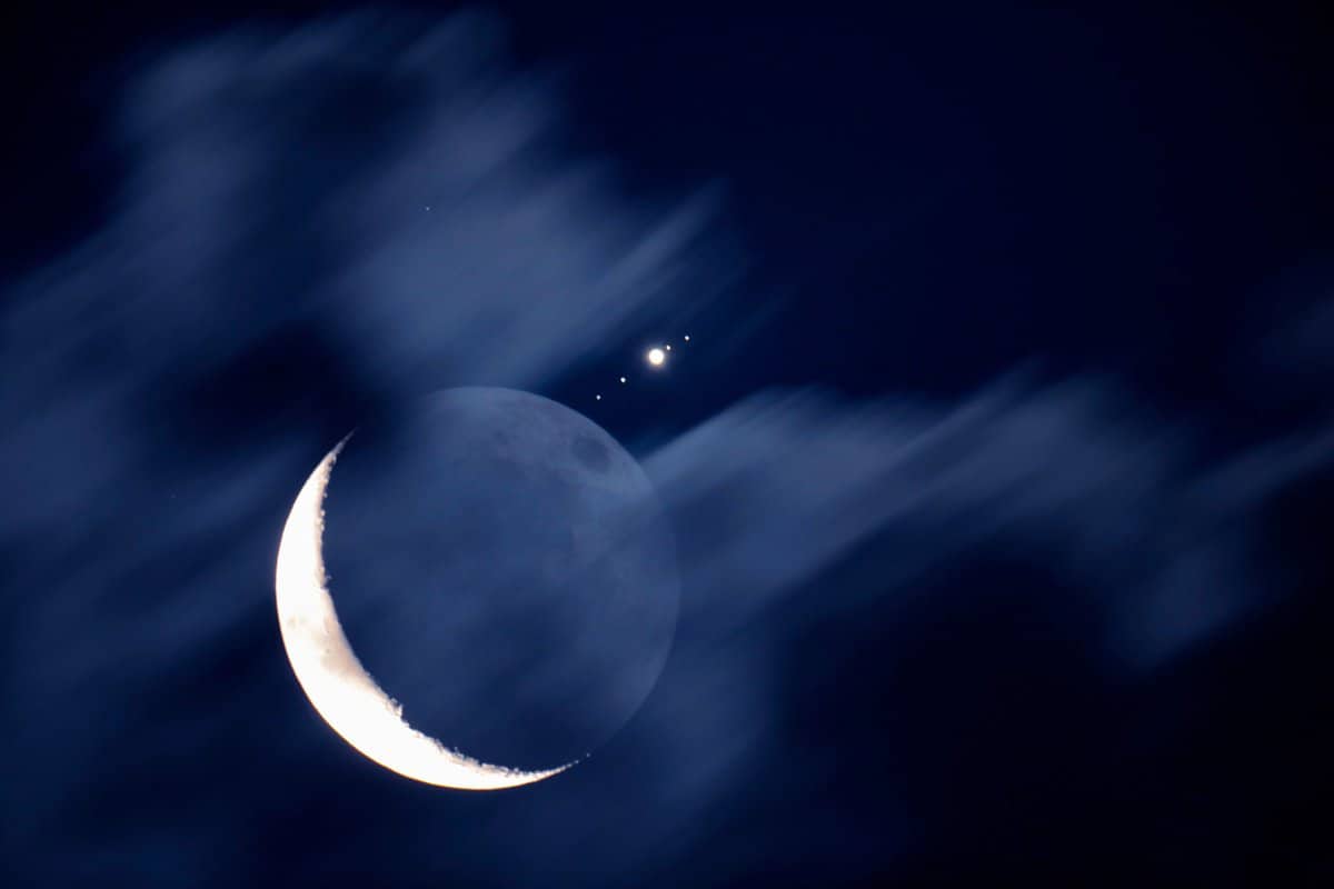 حكم وكفارة من افطر في رمضان