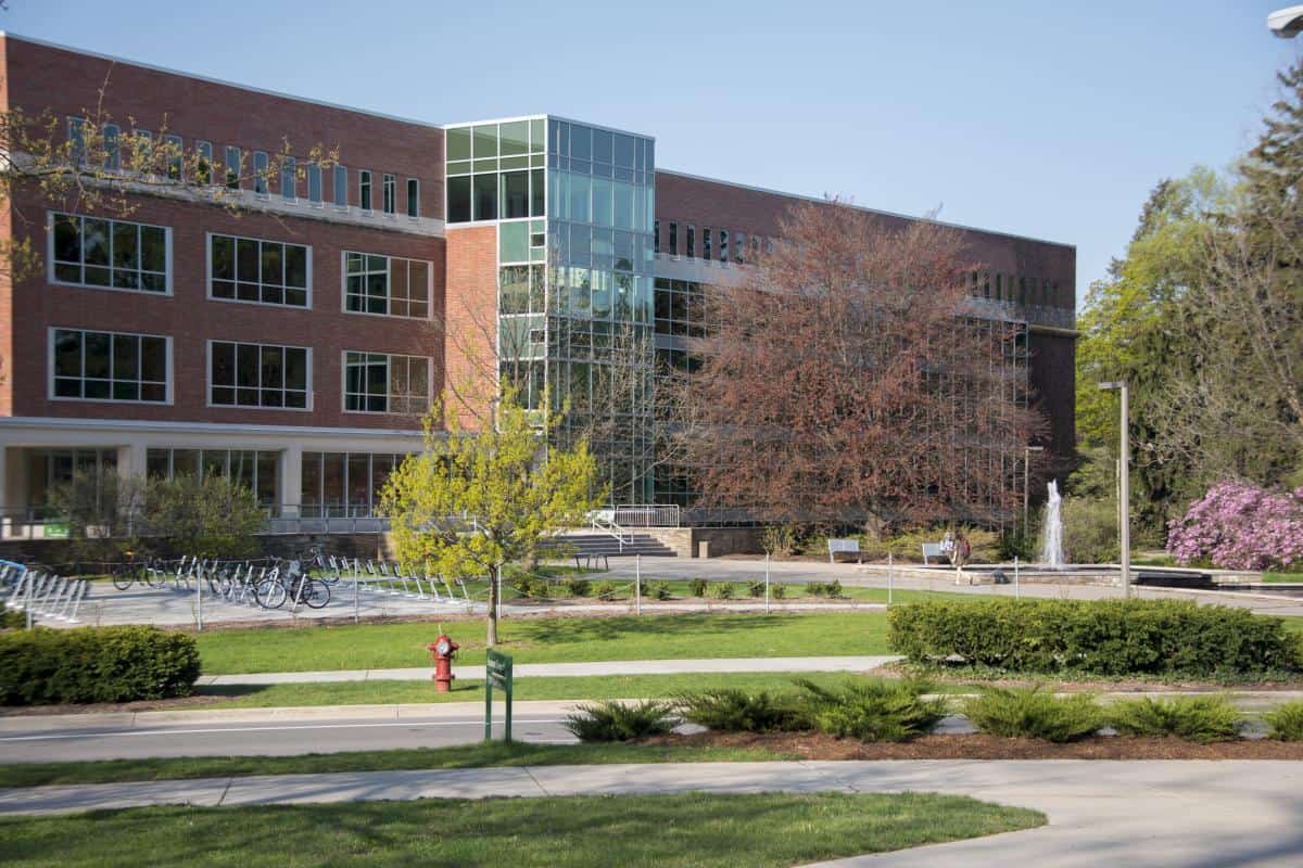 معلومات عن كلية الاتصالات بجدة