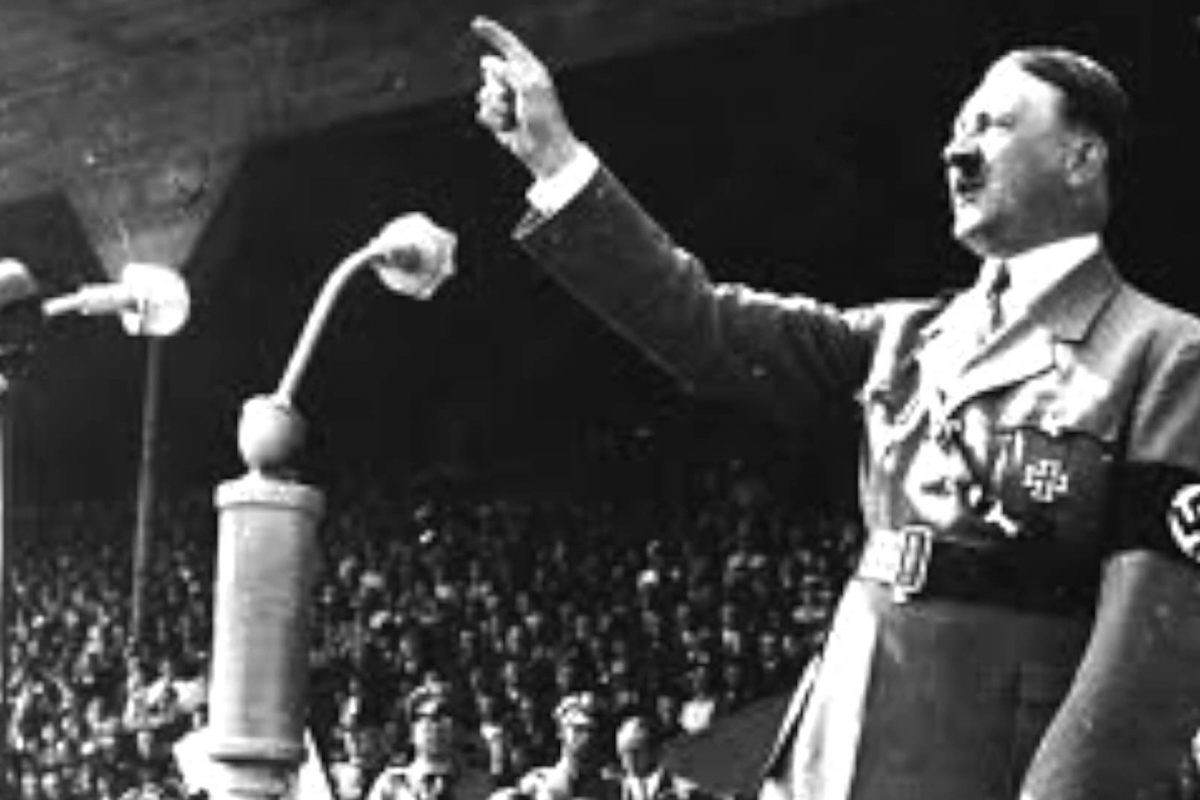 ما هي قصة هتلر