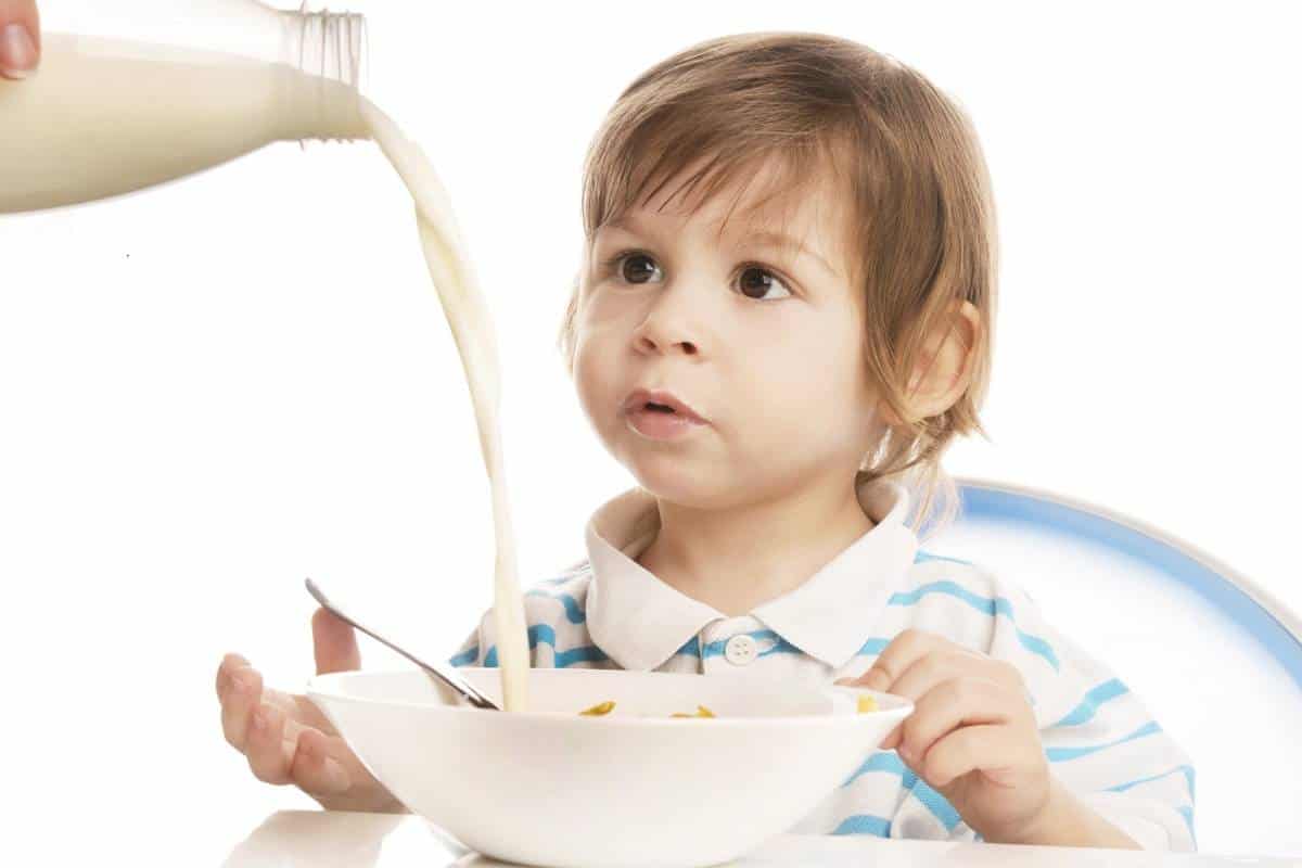 فوائد الحليب للاطفال