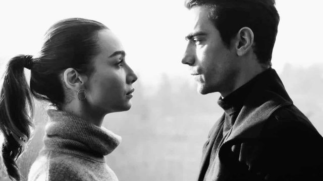 قصة عشق حب ابيض واسود