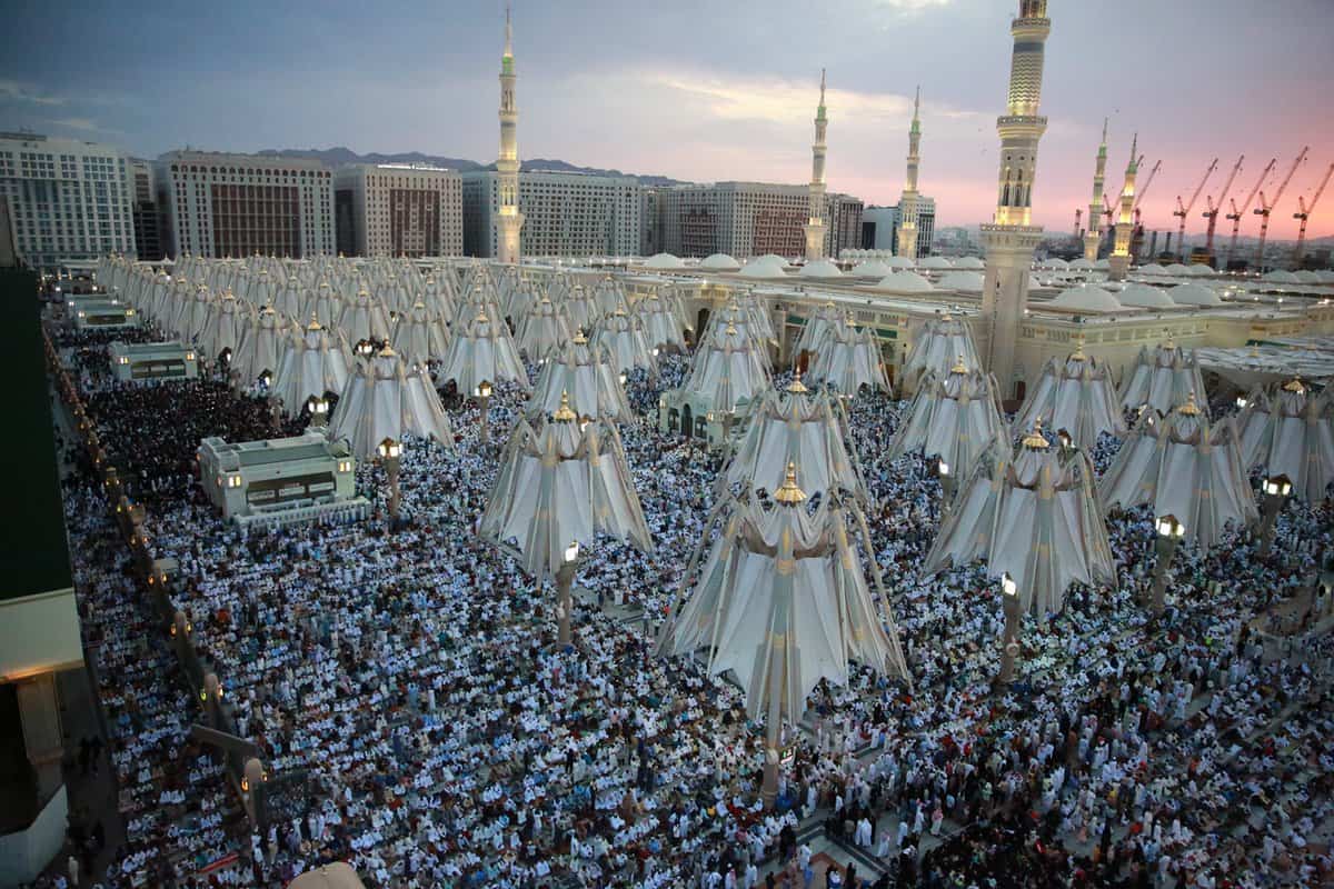 الصلاة بالمسجد النبوي الشريف الصلاة بالمسجد النبوي الشريف