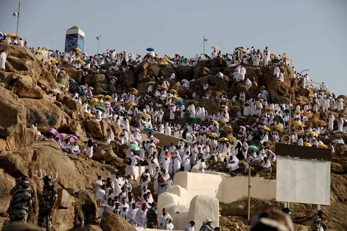 الوقوف بجبل عرفات يوم وقفة عيد الأضحى المبارك الوقوف بجبل عرفات يوم وقفة عيد الأضحى المبارك