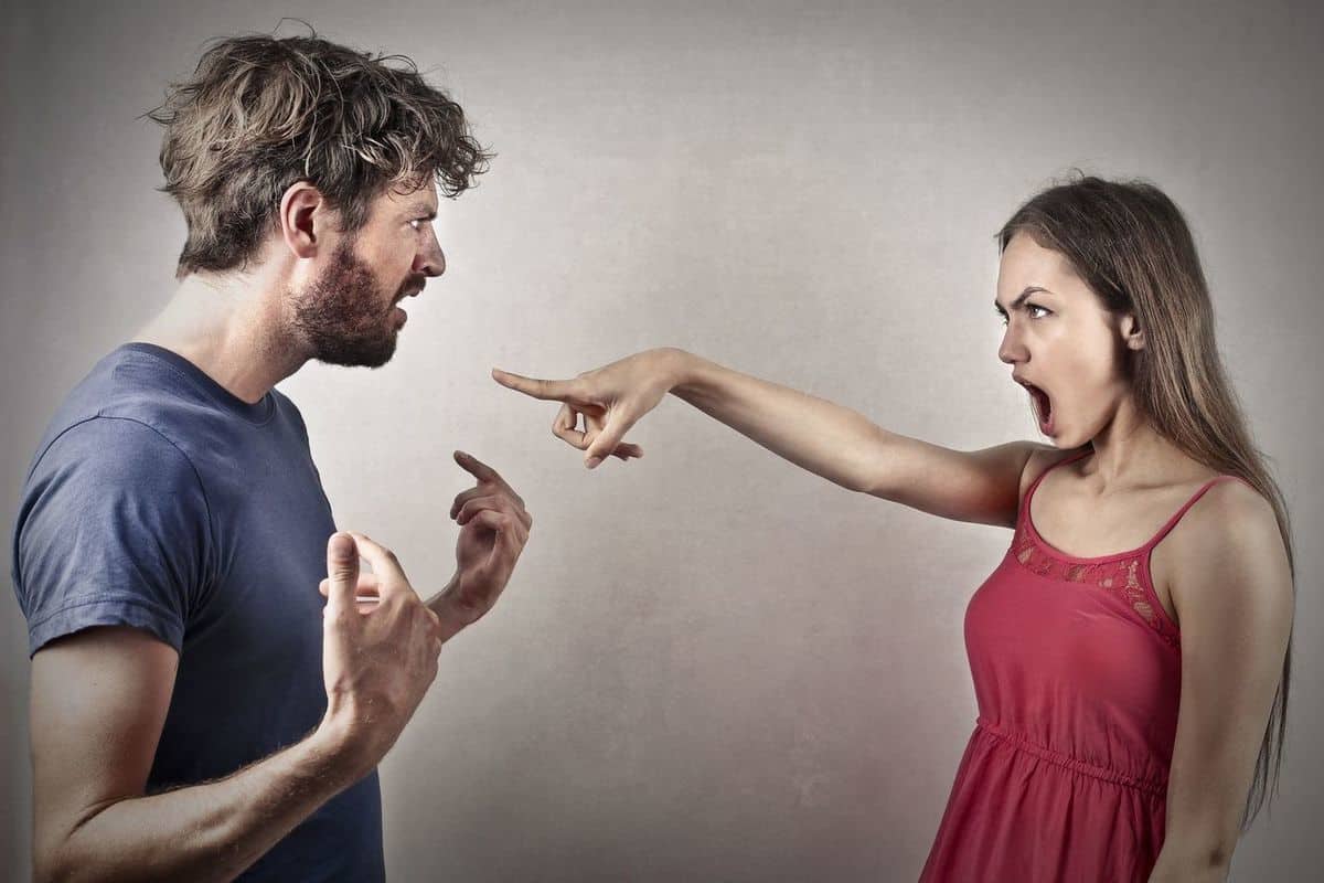 كيف تتعامل مع شخص يقلل من قيمتك